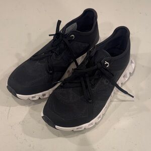 Gently used women’s 6.5 black on cloud athletic shoes